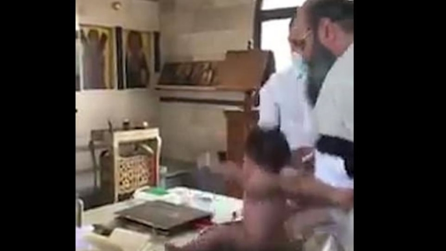 Ιερέας βάπτιση Κύπρος: «Σιγά με το μωρό» φώναζαν οι γονείς