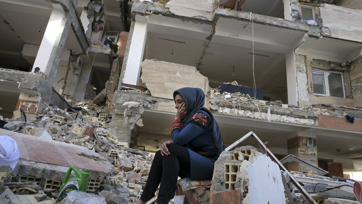 Σεισμός Σμύρνη: Μάχη με τον χρόνο δίνουν τα συνεργεία για απεγκλωβισμούς στην Τουρκία