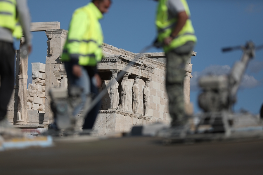 Τσιμέντο στην Ακρόπολη: Η απάντηση του υπουργείου Πολιτισμού