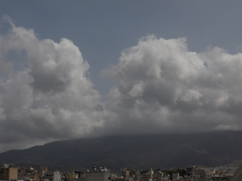 Καιρός σήμερα: Βροχές και σποραδικές καταιγίδες