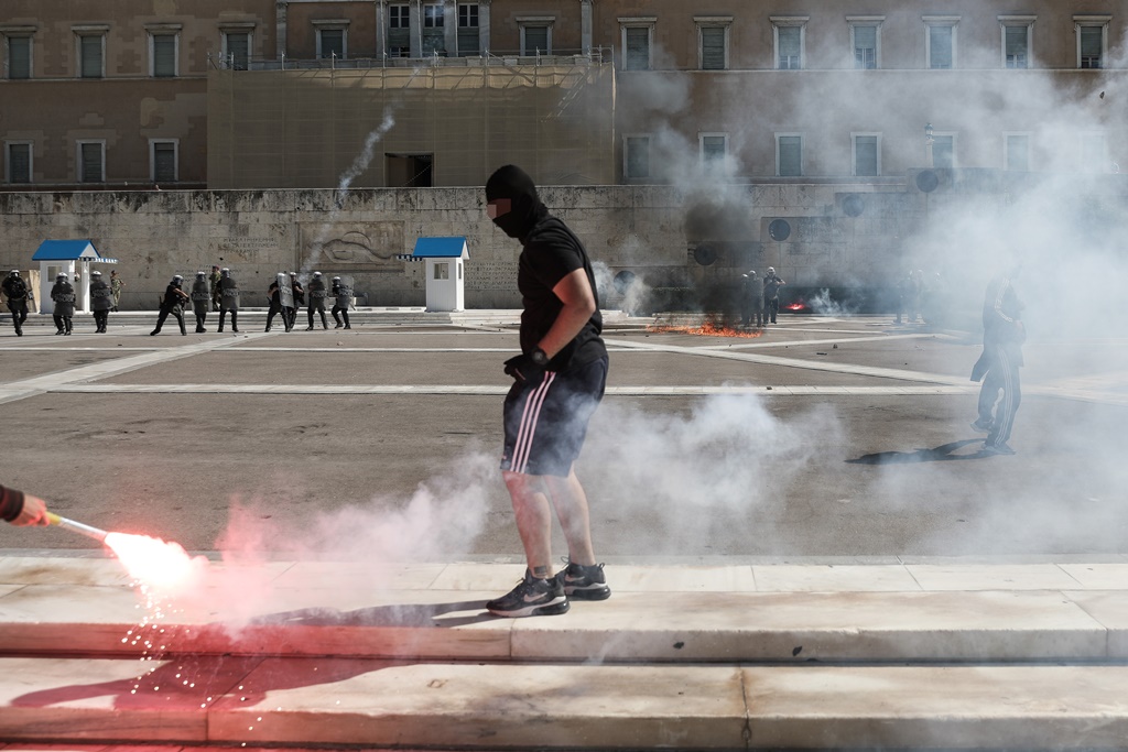 Επεισόδια κέντρο τώρα: Μολότοφ στο πανεκπαιδευτικό συλλαλητήριο