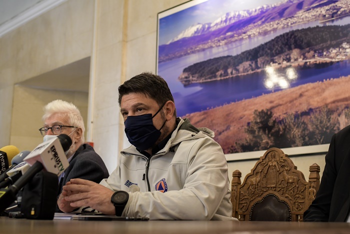 Μπαρ με κρούσματα – Κοζάνη: Οργισμένος ο Χαρδαλιάς, έδωσε ονόματα