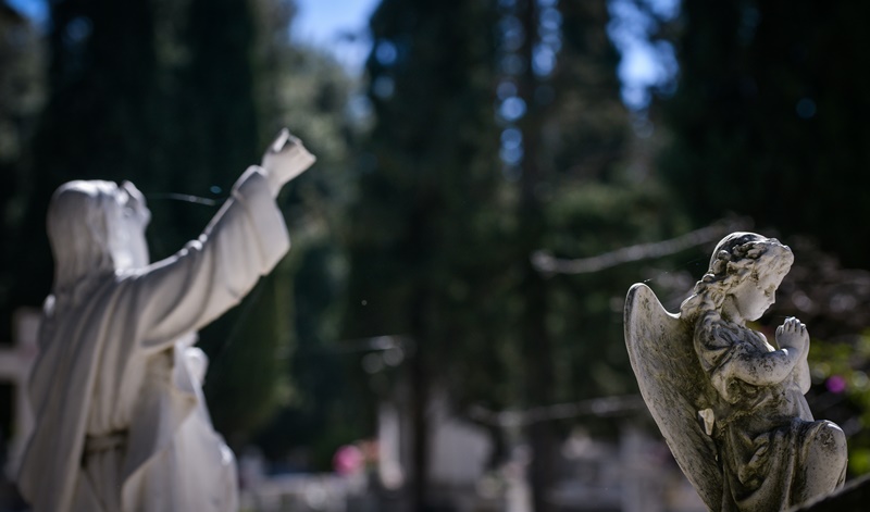 Τάφοι Θεσσαλονίκη – κορονοϊός: Πιάνουν τα φτυάρια στα κοιμητήρια, άσχημα τα πράγματα