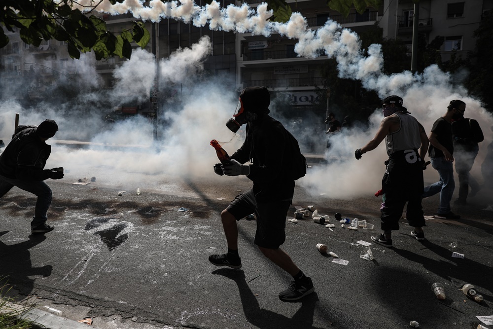 Εφετείο μολότοφ: Νέα επεισόδια – Ετοιμάζεται για συλλήψεις Χρυσαυγιτών η ΕΛΑΣ