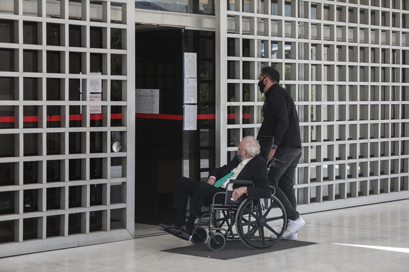 Άκης Τσοχατζόπουλος εισαγγελία: Mε αναπηρικό καροτσάκι στον Αρειο Πάγο