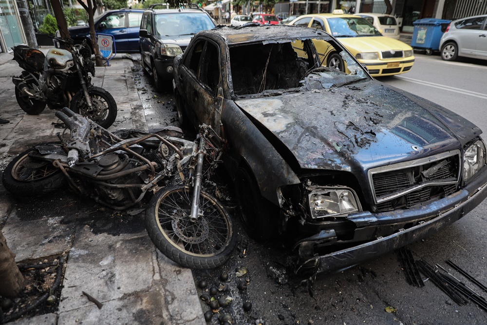 Εμπρησμοί αυτοκινήτων Αθήνα: Μπαράζ επιθέσεων τα ξημερώματα