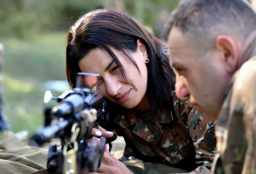 Ναγκόρνο Καραμπάχ νέα: Στο «μέτωπο» η Πρώτη Κυρία της Αρμενίας