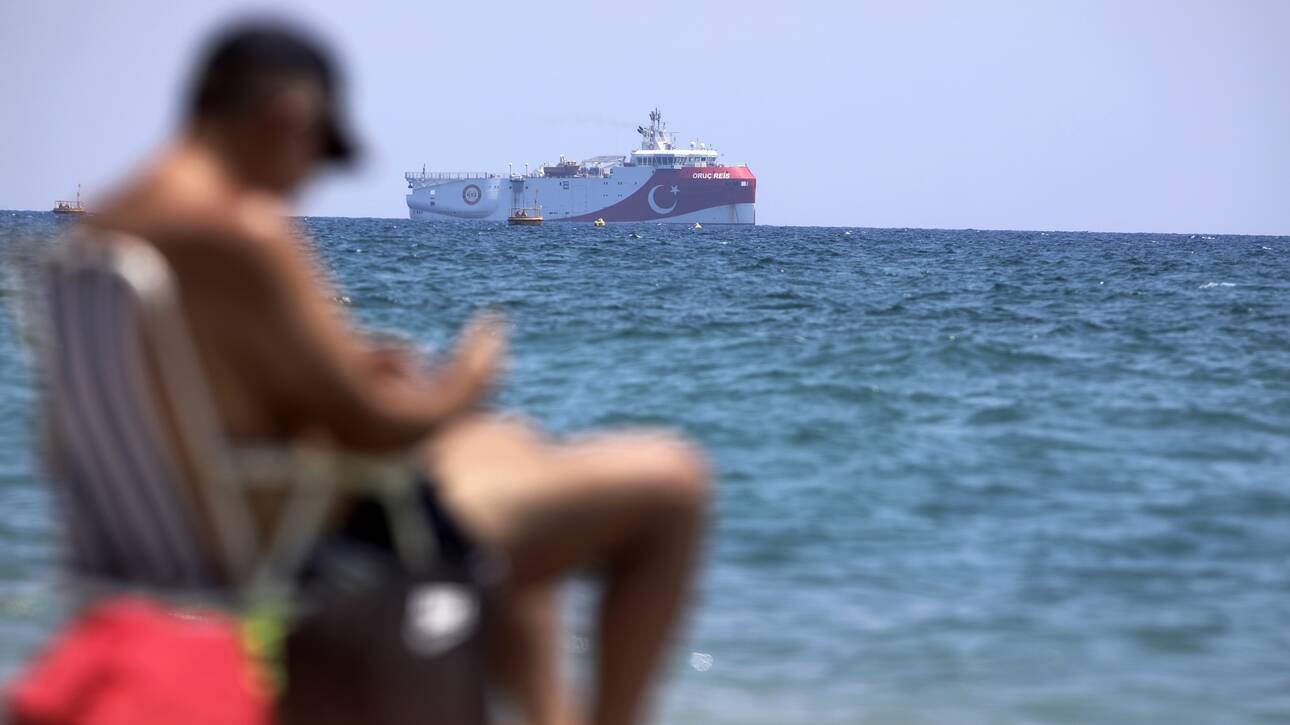 Oruc Reis τώρα: Το πλοίο πάει κοντά σε Ρόδο και Κρήτη, γράφει η Γενί Σαφάκ