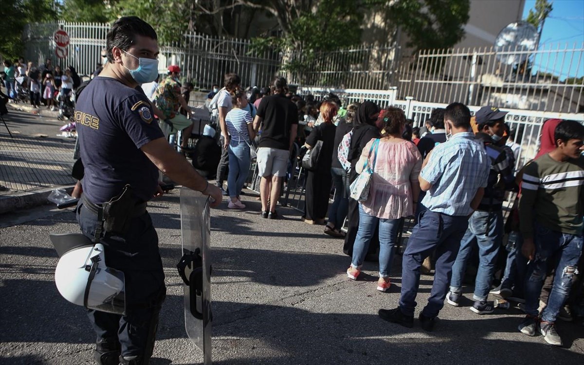 Υπηρεσία Ασύλου ουρά: Έφτασαν μέχρι τη… Μεσογείων