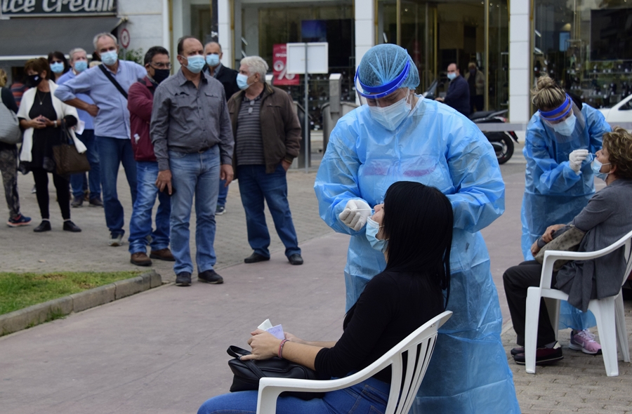 Rapid test ΕΟΔΥ: Κινητές μονάδες βρέθηκαν σε 14 Περιφερειακές Ενότητες