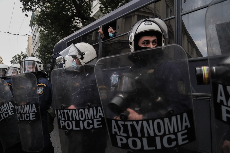 Επεισόδια Πολυτεχνείο 2020: Ένταση έξω από το Αστυνομικό Τμήμα στον Κολωνό