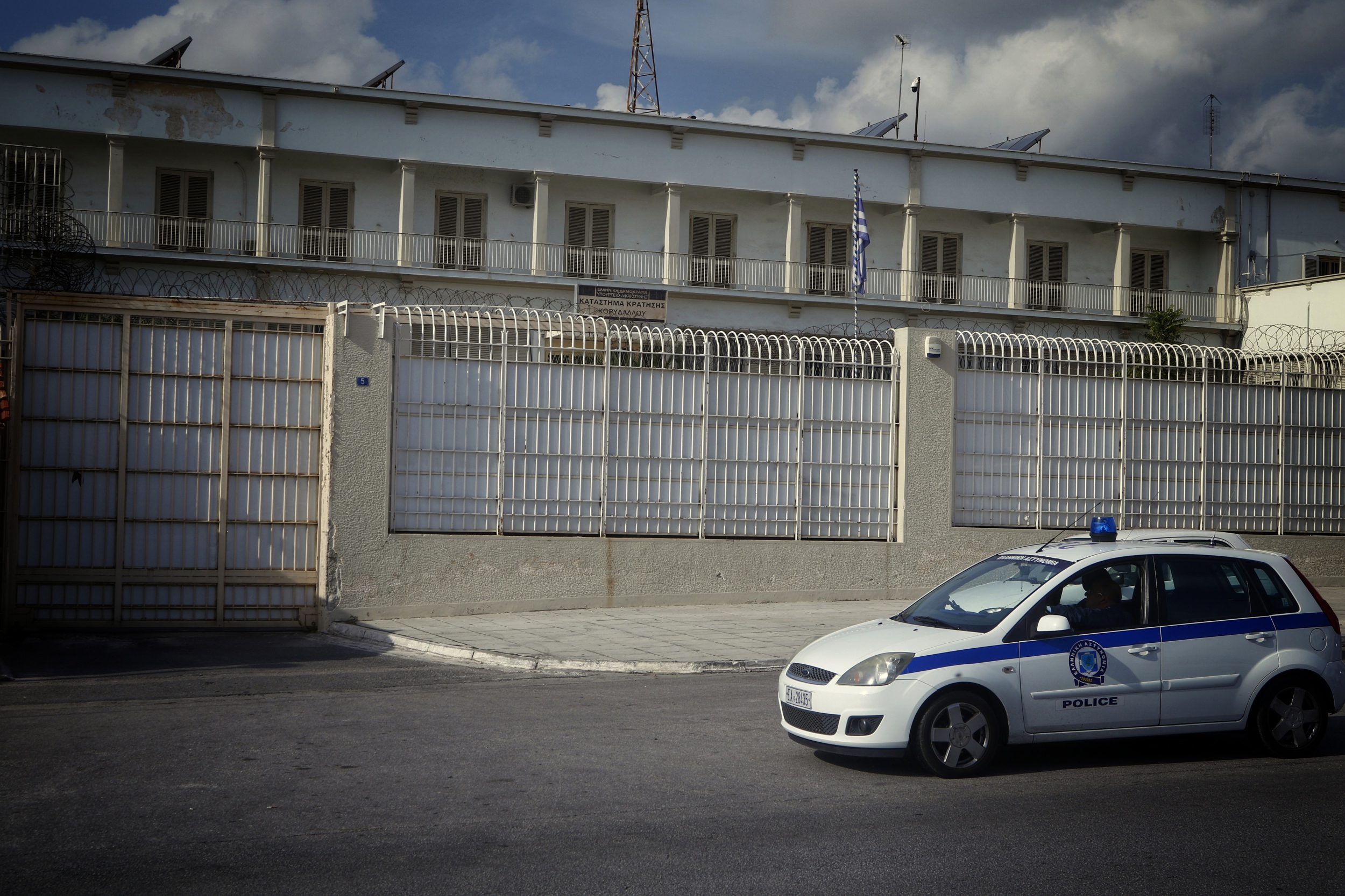 Ναρκωτικά στον Κορυδαλλό: Συνελήφθη σωφρονιστικός υπάλληλος