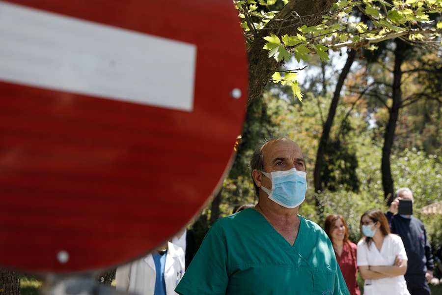 Θάνατοι γιατρών κορονοϊός: Η τραγική ανάρτηση συναδέλφου τους στο Ιπποκράτειο