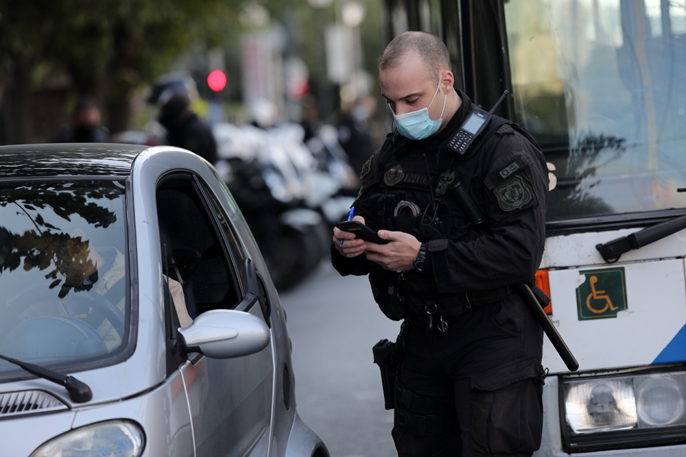 Πρόστιμα για κορονοϊό: Χιλιάδες οι “καμπάνες” για παραβάσεις πολιτών