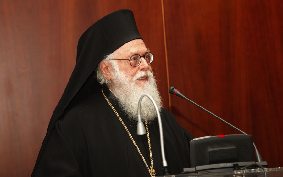Αρχιεπίσκοπος Αλβανίας κορονοϊός: Ανέβασε ξανά πυρετό