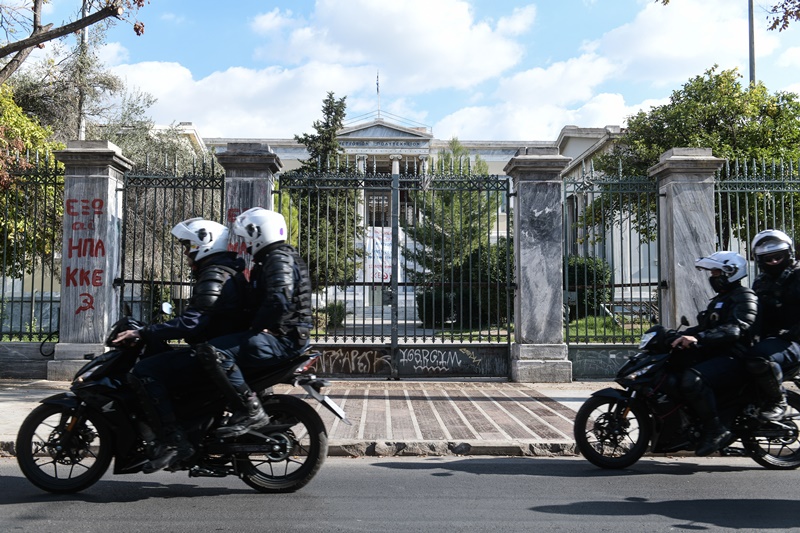 Απαγόρευση δημόσιων συναθροίσεων – Πολυτεχνείο: Πώς θα αποτραπεί πορεία