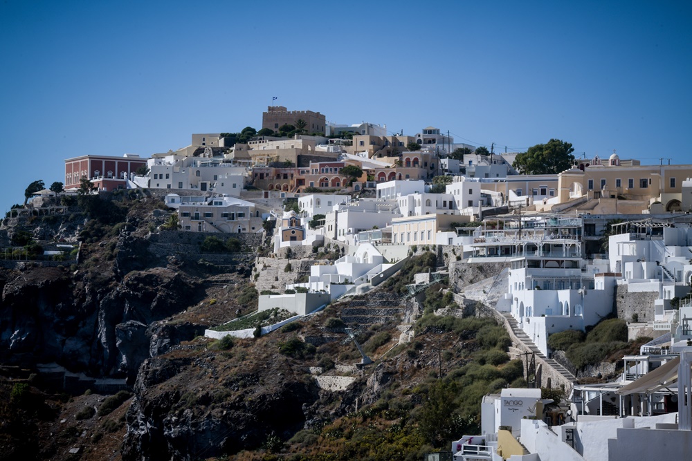 Ξενοδόχος Σαντορίνη: Μυστήριο ο θάνατος του 69χρονου – Η φωτιά και το χρηματοκιβώτιο