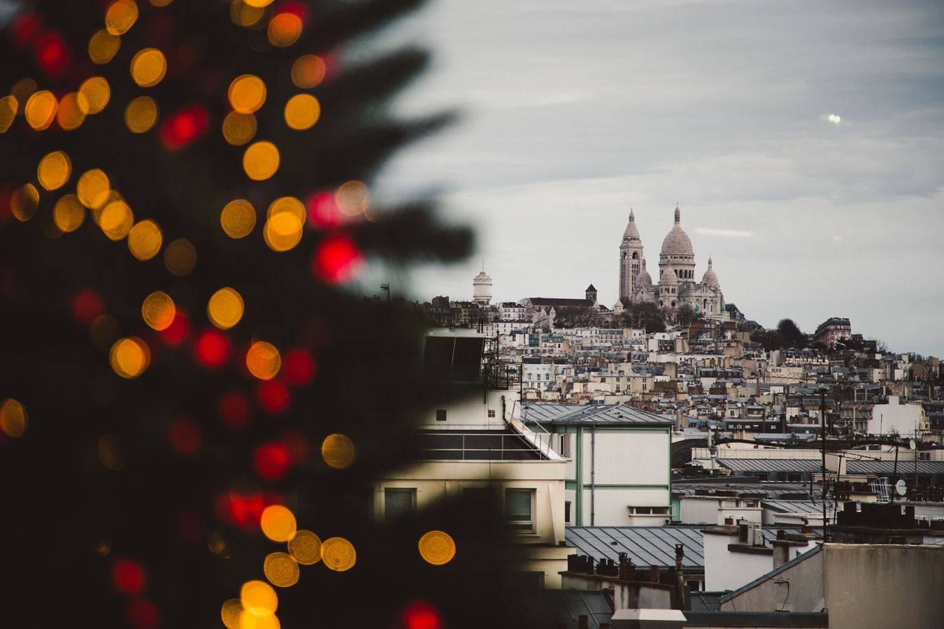 Χριστούγεννα – Πρωτοχρονιά κορονοϊός: Ακυρώνονται οι εορτασμοί στη Γαλλία