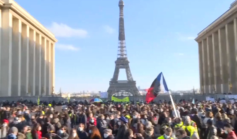 Γαλλία αστυνομικοί: Διαδηλώσεις κατά του ν/σ που περιορίζει τη μετάδοση εικόνων