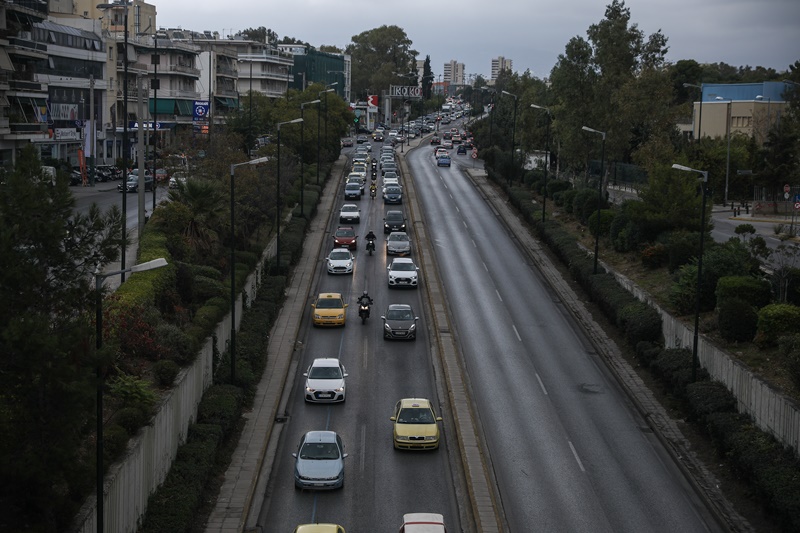 Κίνηση στους δρόμους τώρα: Χάος στους δρόμους – Ουρές σε καταστήματα