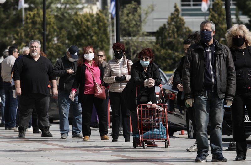 Ουρές στα καταστήματα – lockdown: Πανικόβλητοι οι πολίτες, έτρεξαν για ψώνια