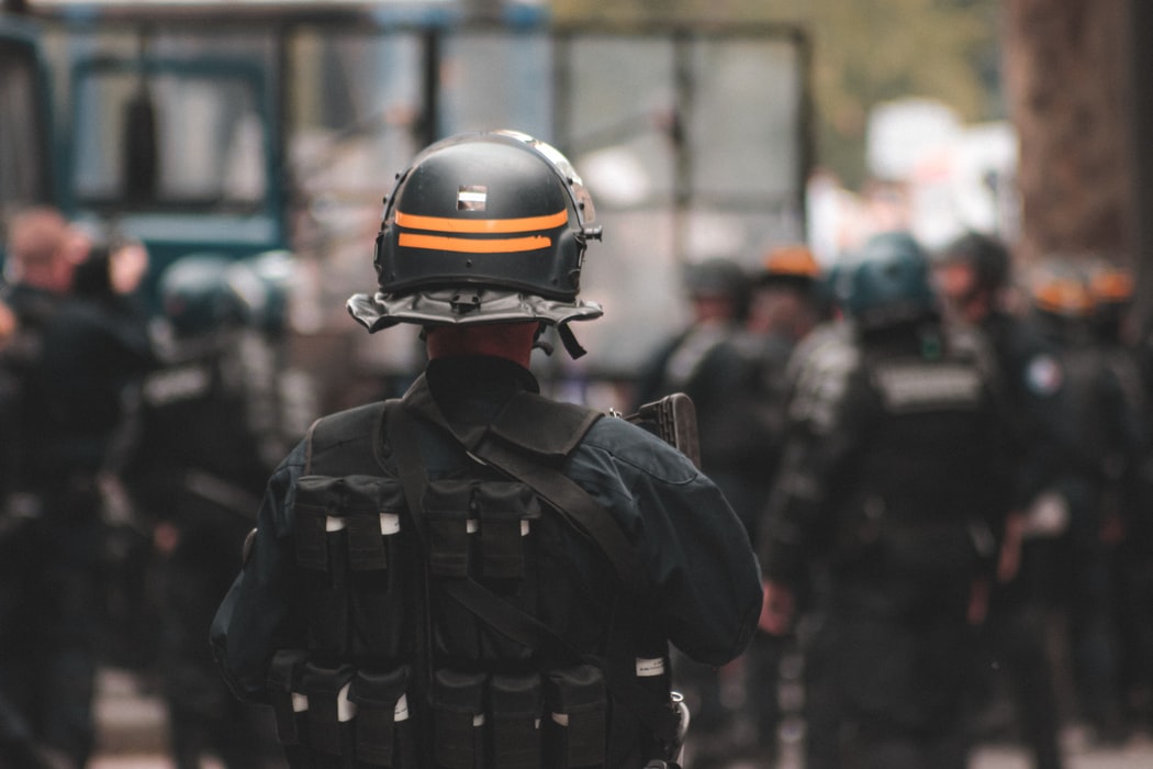 Πάρτι κορονοϊός – Γαλλία: Σάλος με δόκιμους αστυνομικούς