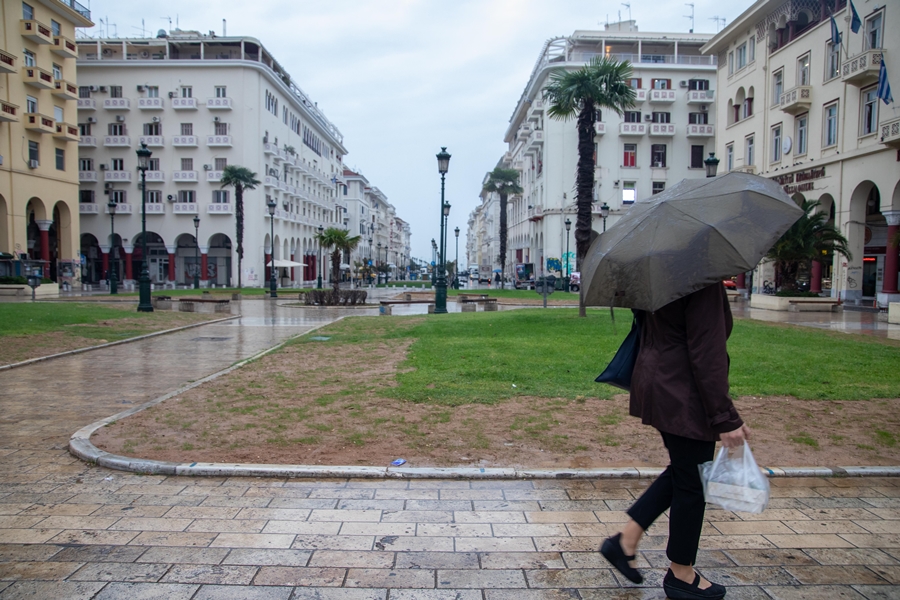 Λοκντάουν Θεσσαλονίκη: Λίγοι στους δρόμους, αυξημένοι οι έλεγχοι