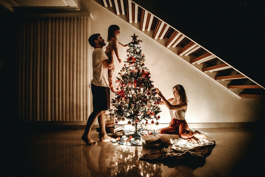 Χριστούγεννα 2020 κορονοϊός: Γιορτές χωρίς ταξίδια διαμηνύει ο ΠΟΥ