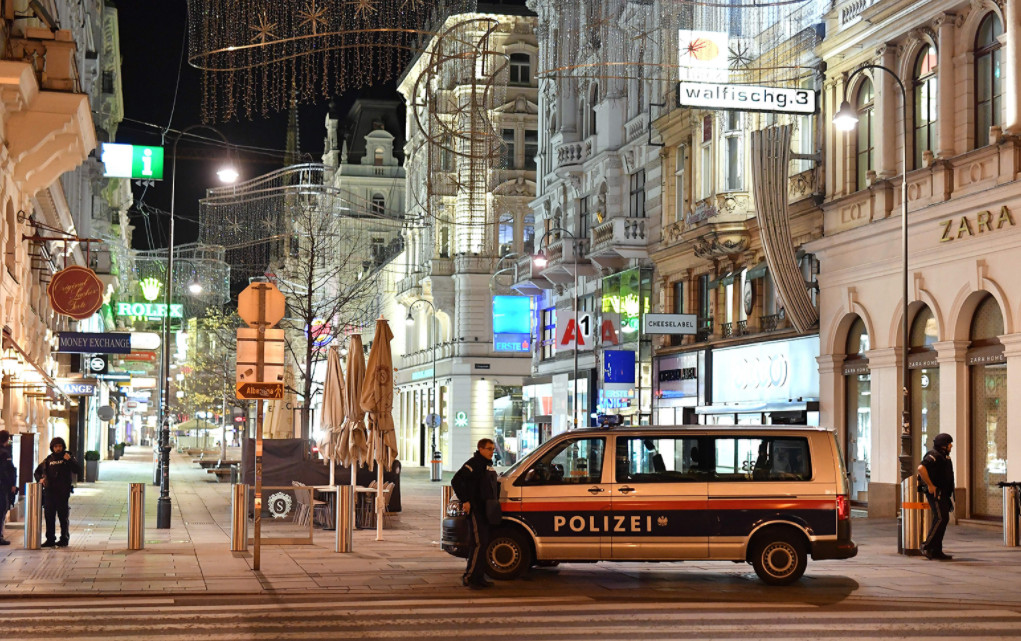 Τρομοκρατική επίθεση Βιέννη: Έρευνες στα σπίτια 4 υπόπτων