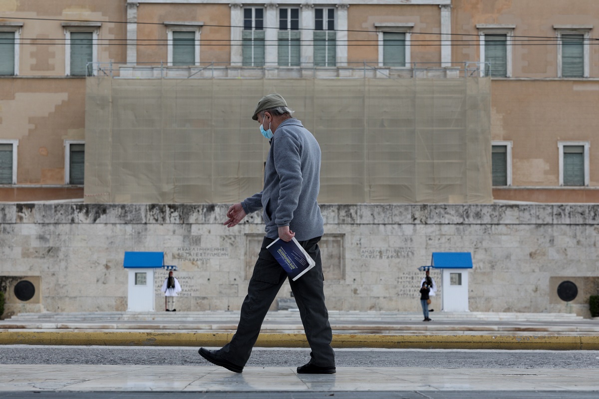 Κρούσματα τον Δεκέμβριο: “Μπορούμε να τα μειώσουμε”, λέει ο Δερμιτζάκης