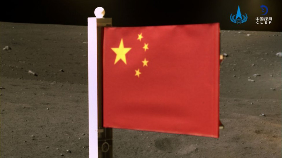 Κίνα σελήνη: Η Κίνα γίνεται η δεύτερη χώρα μετά τις ΗΠΑ που τοποθετεί σημαία στο φεγγάρι