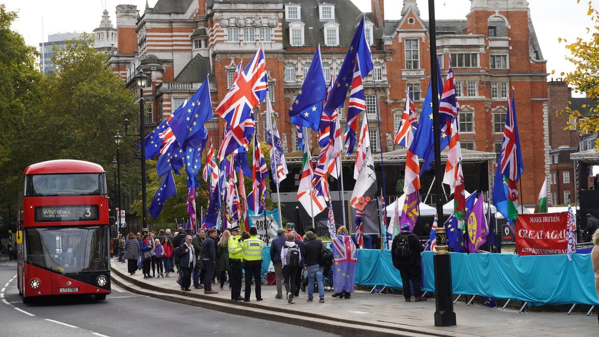 Brexit – Υπουργείο Μετανάστευσης: Δικαίωμα διαμονής στην Ελλάδα θεμελιώνουν οι Βρετανοί πολίτες