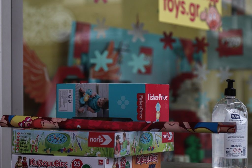 Χριστουγεννιάτικα δώρα βιτρίνα επιτραπέζια παιχνίδια 