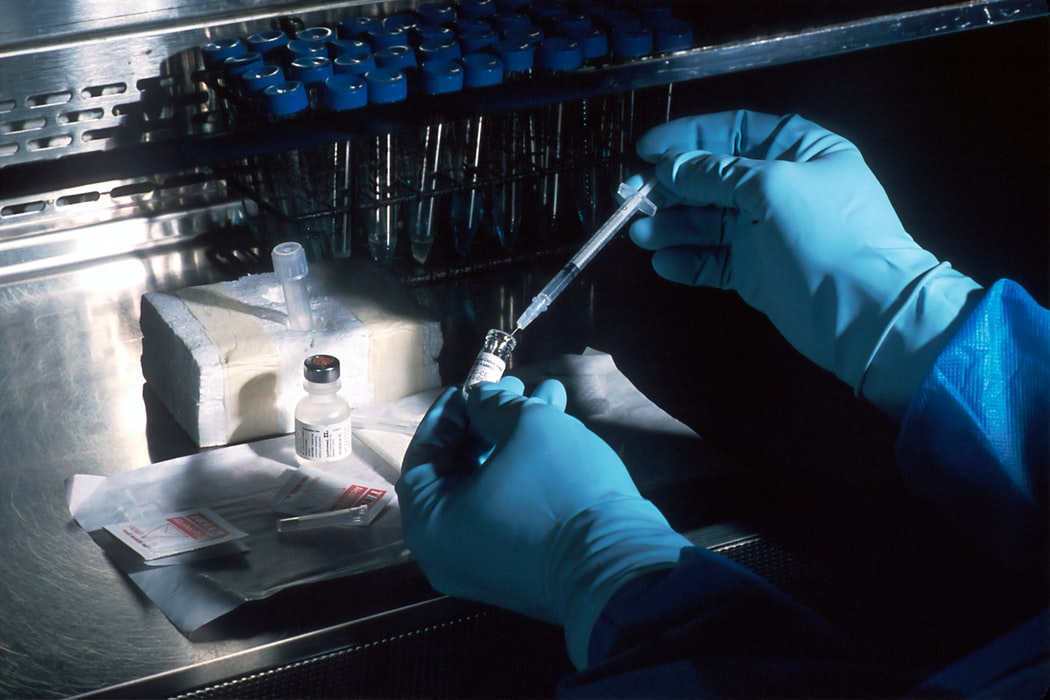 Εμβόλιο Pfizer Μπουρλά: Ευχάριστα νέα από τον επικεφαλής της εταιρείας