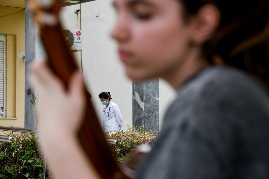 Έκτακτο δώρο Χριστουγέννων σε υγειονομικούς: “Κλειδώνει” η απόφαση