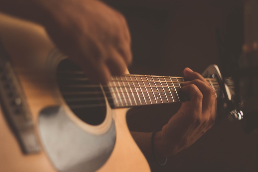 Πώς να μάθετε κιθάρα: Από που να ξεκινήσετε