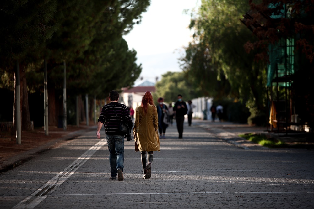 Μέτρα κορονοϊός Ελλάδα: Μάσκες και… τρία μέτρα ζητούν τώρα οι ειδικοί