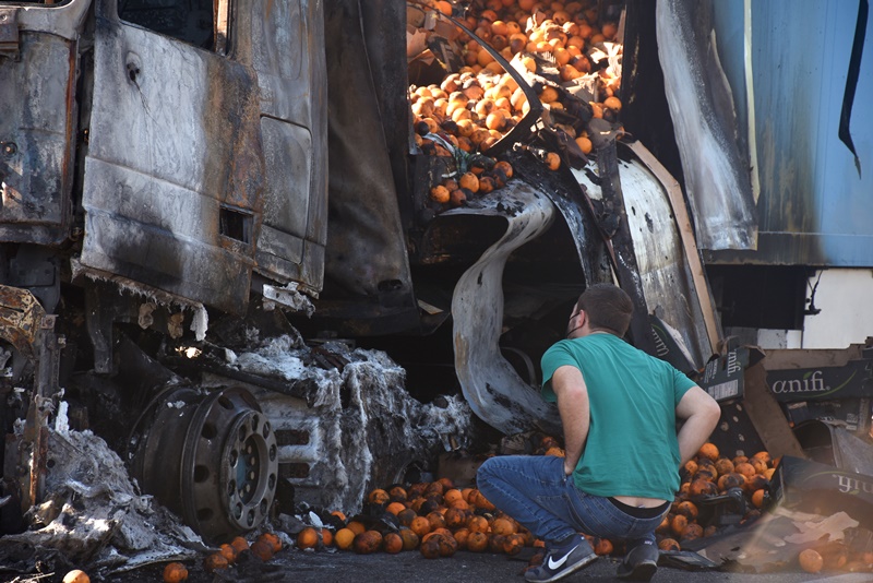 Φωτιά σε νταλίκα – Εθνική Οδός: Στάχτη χιλιάδες πορτοκάλια