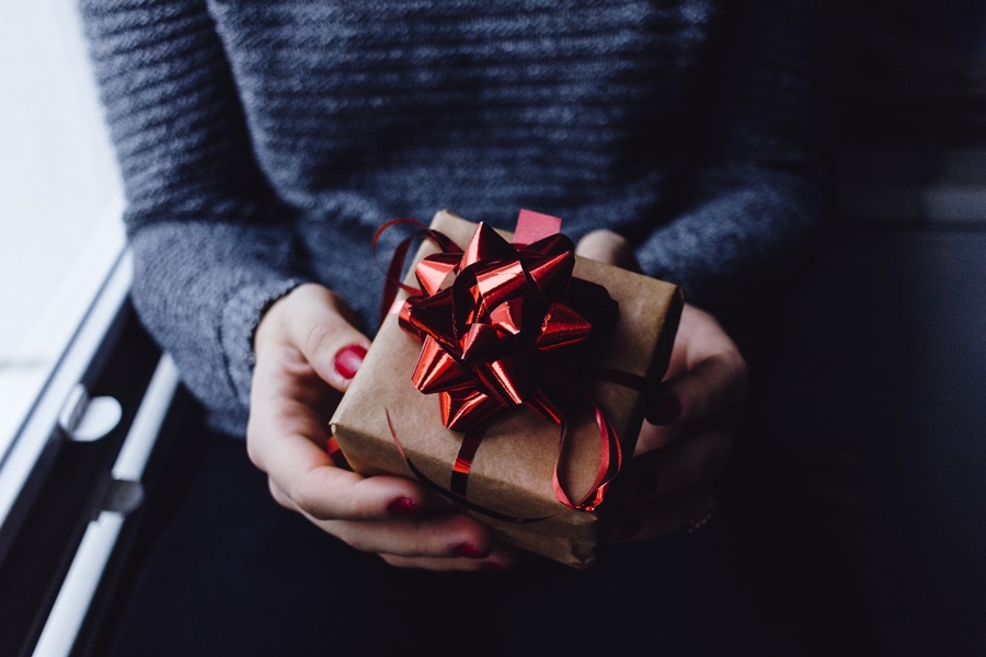 Τι να πάρω για τα Χριστούγεννα: Τα κατάλληλα δώρα για τον μπαμπά και την μαμά