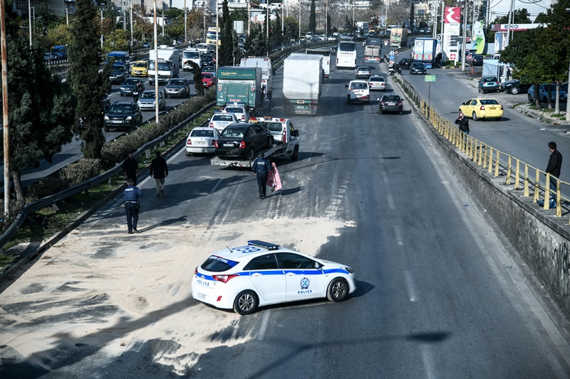 Τροχαίο Κηφισός: Δύο τραυματίες – Τζιπ έπεσε σε κολώνα ηλεκτροφωτισμού