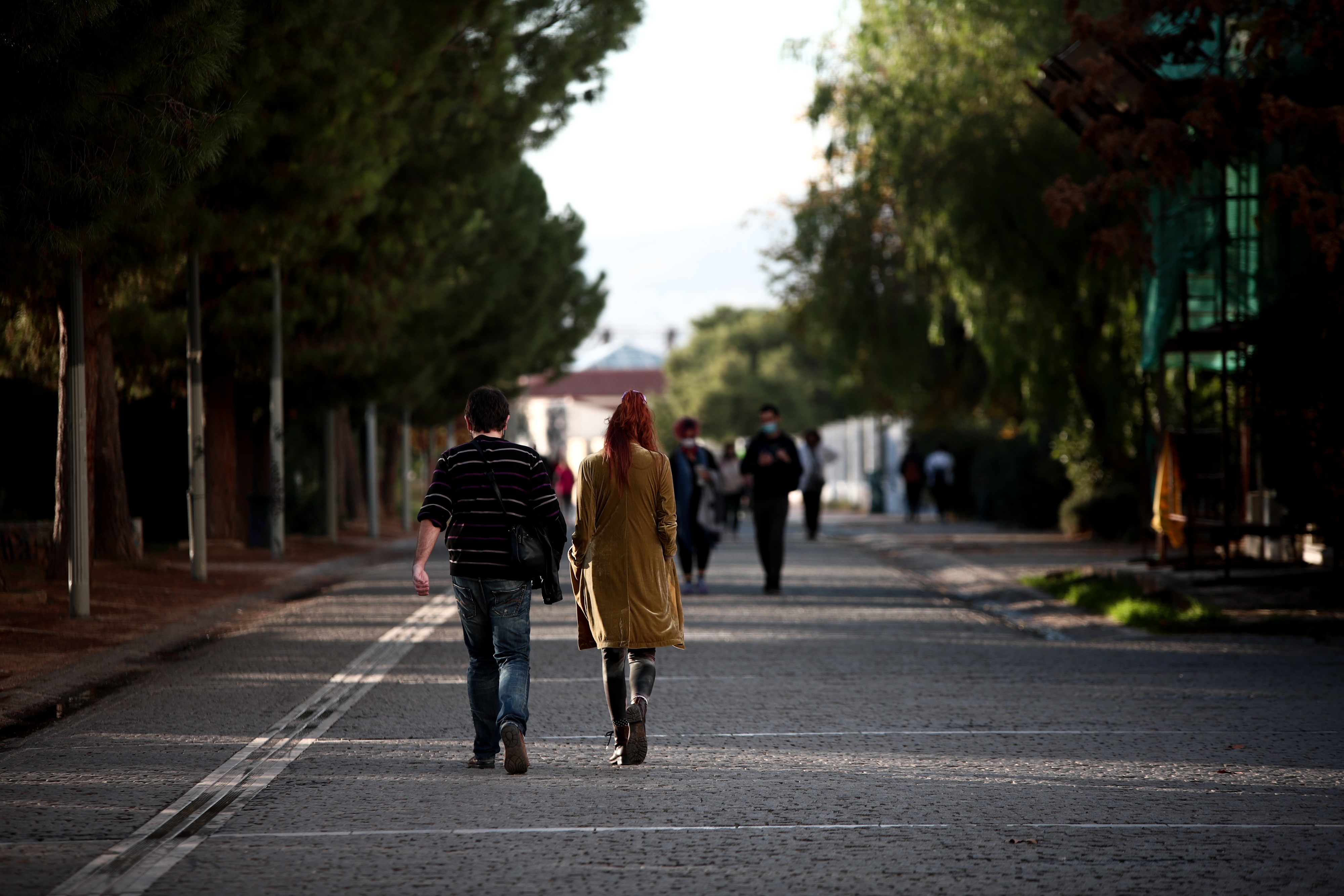 Κρούσματα σήμερα Ελλάδα 5/12: 1.383 νέες περιπτώσεις – 98 θάνατοι σε μία μέρα