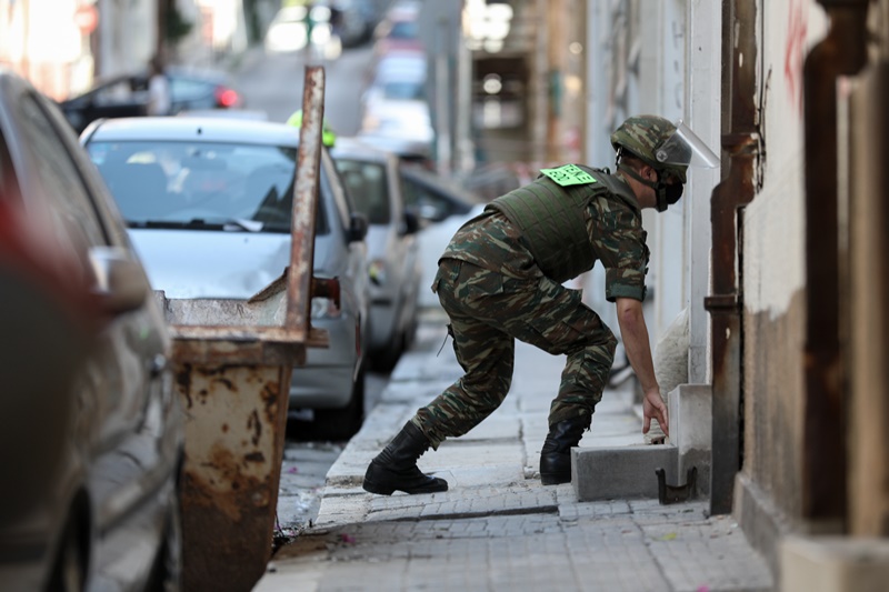 Μολότοφ Εξάρχεια: Δεκάδες βόμβες βρήκε η ΕΛΑΣ