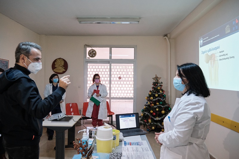 Μητσοτάκης Γιαννιτσά: Οι υγειονομικοί να δώσουν το καλό παράδειγμα και να εμβολιαστούν