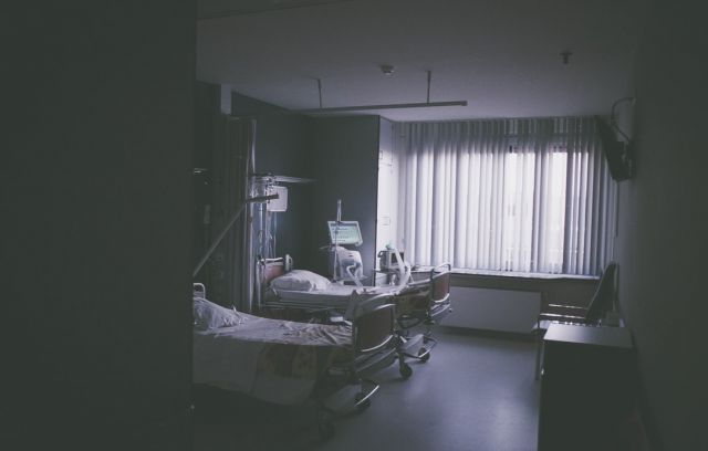 κρεβάτια νοσοκομείου