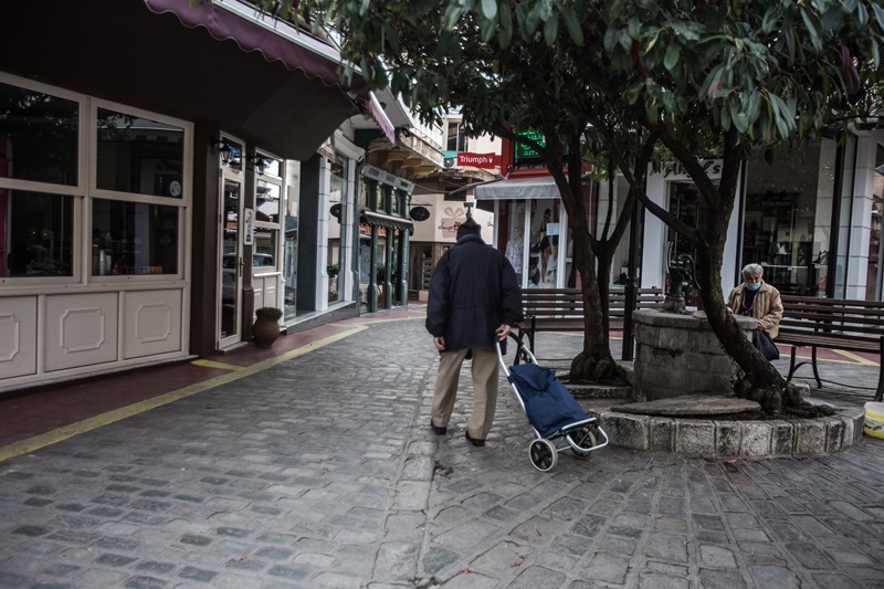 Κορονοϊός Ελλάδα κρούσματα: Παραμένουν χιλιάδες τα ενεργά