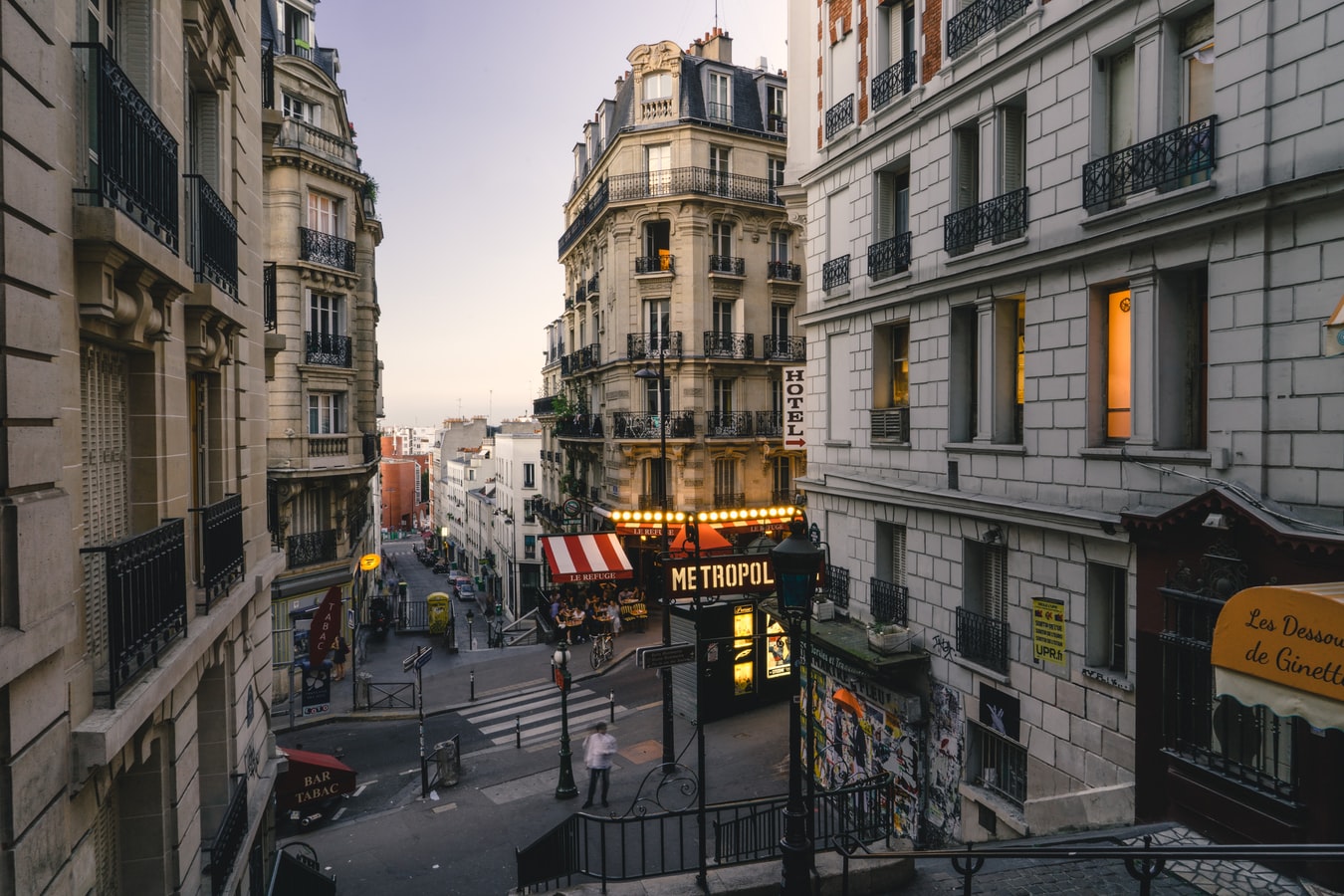 Ξενοδοχείο Παρίσι κορονοϊός: Άδειο ελέω πανδημίας – Στεγάζει αστέγους