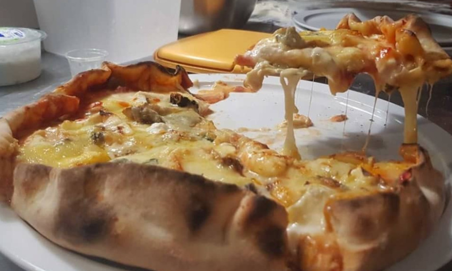 Πίτσα ρεκόρ Γκίνες: Ούτε ένα, ούτε δύο, αλλά 254 τυριά