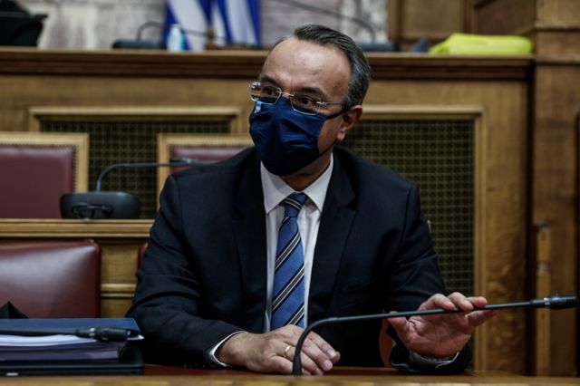 Χρήστος Σταϊκούρας με μάσκα στη Βουλή