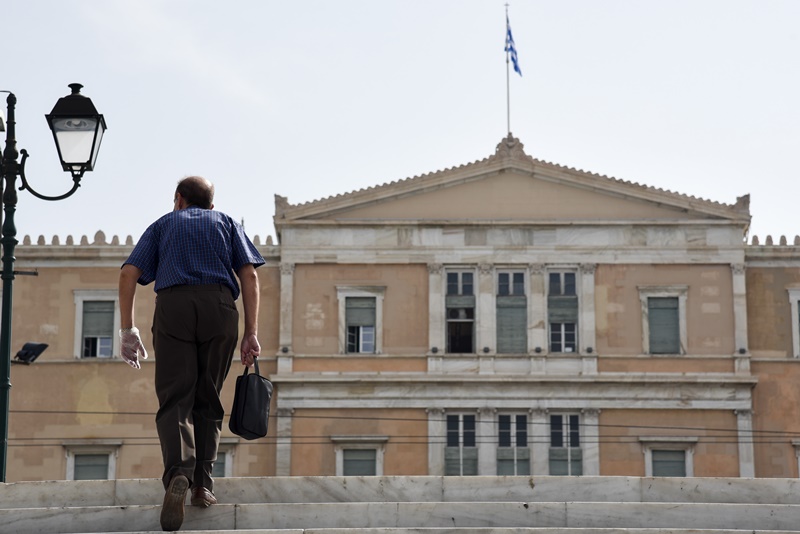 Πολυνομοσχέδιο Βουλή: Επείγουσες ρυθμίσεις για Υγεία, ΜΜΜ, συντάξεις, ΟΤΑ