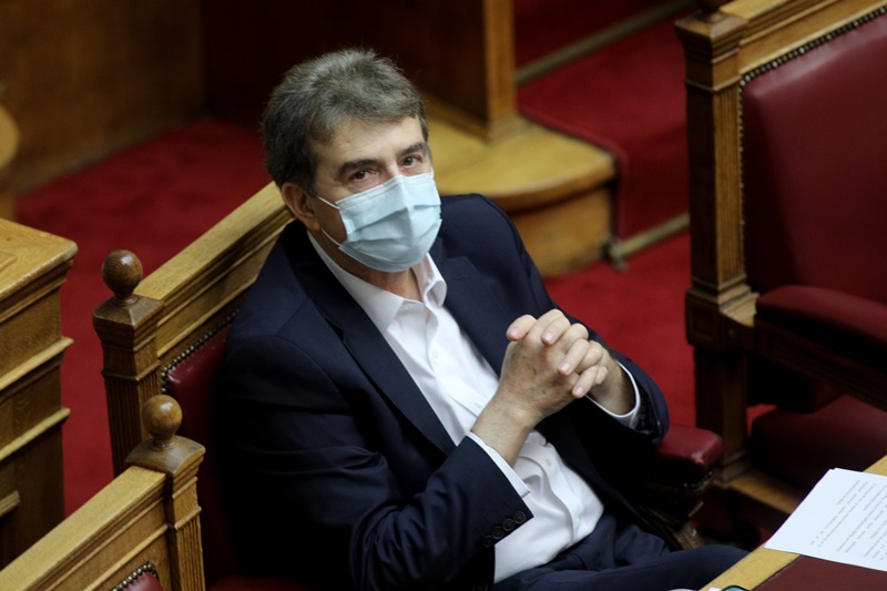 Χρυσοχοΐδης – Ραγκούσης: Καβγάς στη Βουλή για φαινόμενα αστυνομικής βίας